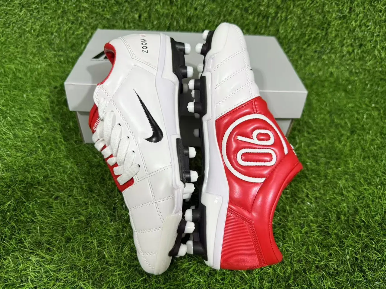 Nike White Red Quilted Leather Upper Low-Cut Ankle Collar Firm-Ground Soccer Shoes 2