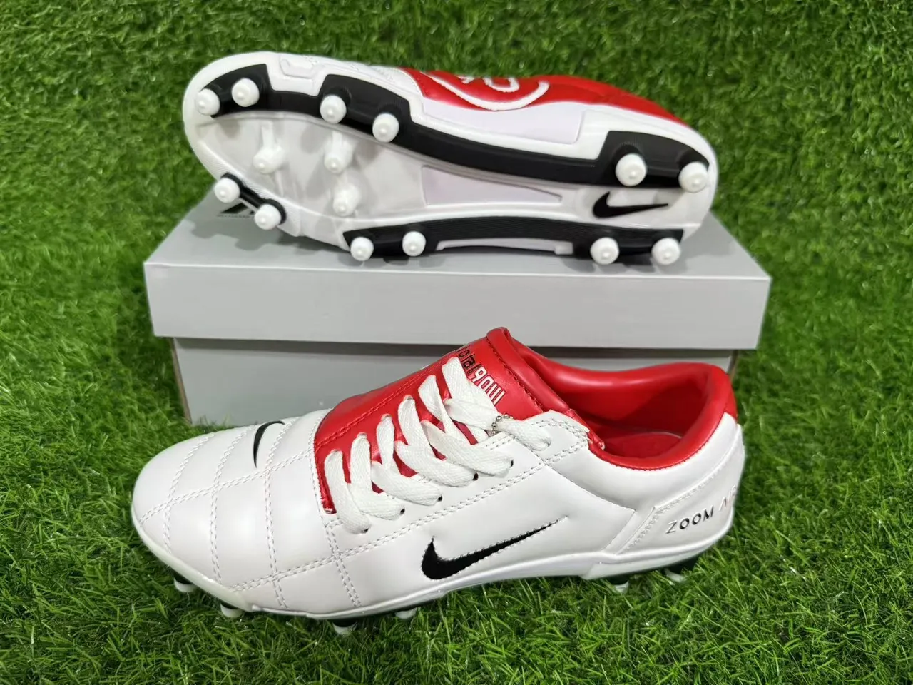 Nike White Red Quilted Leather Upper Low-Cut Ankle Collar Firm-Ground Soccer Shoes 6