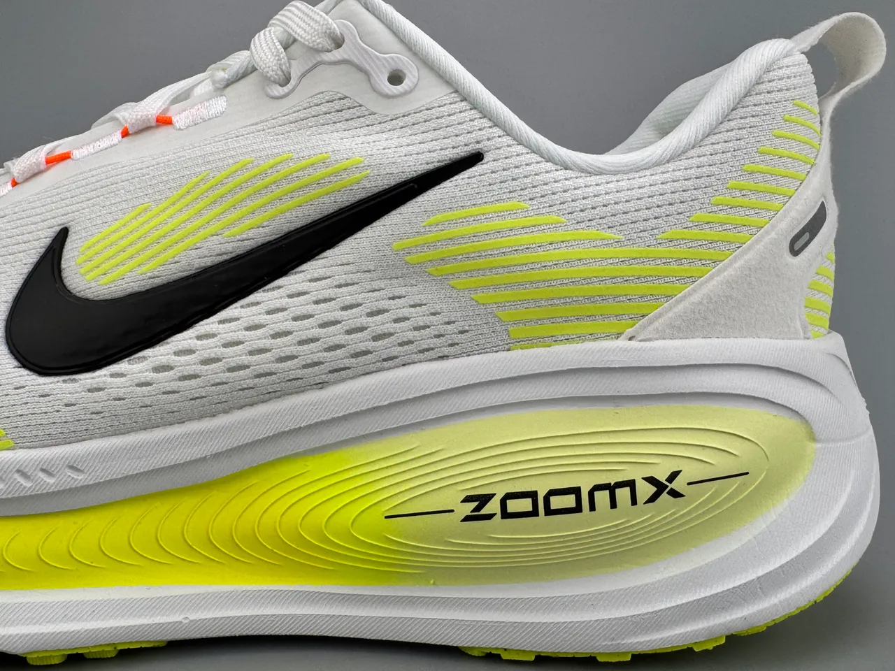 Nike White Yellow Engineered Knit Upper Wave-Pattern Overlays Running Shoes 7