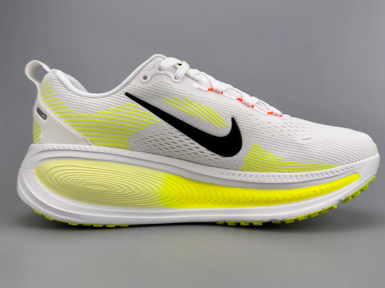 Nike White Yellow Engineered Knit Upper Wave-Pattern Overlays Running Shoes 10