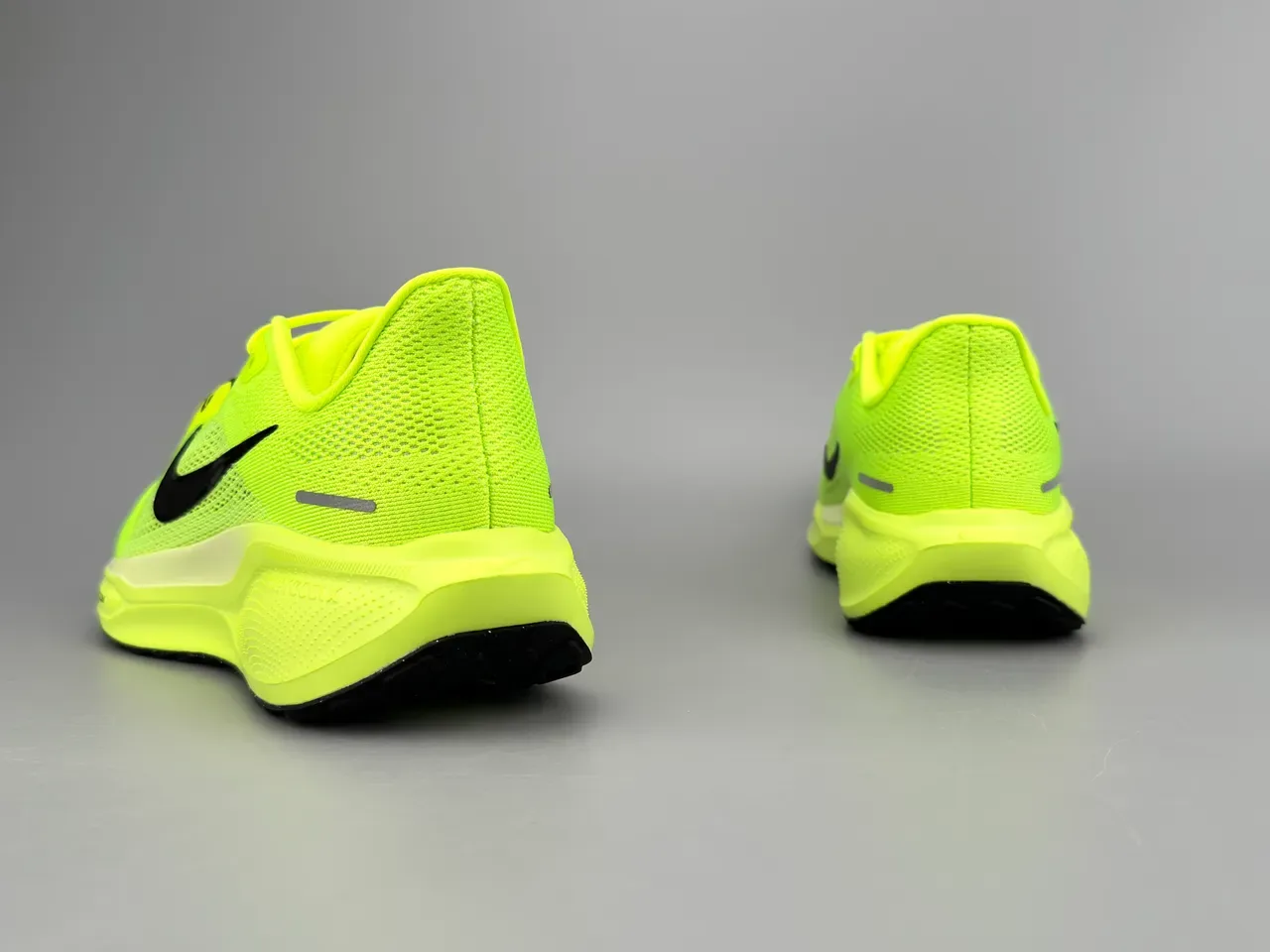 Nike Yellow Black Knit Upper Air Zoom Cushioning Running Shoes 6