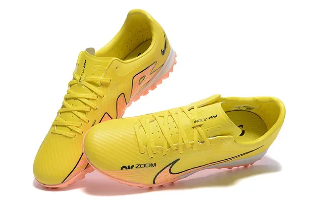 Nike Chaussures de football turf jaune orange synthétique à coupe basse texture côtelée 2