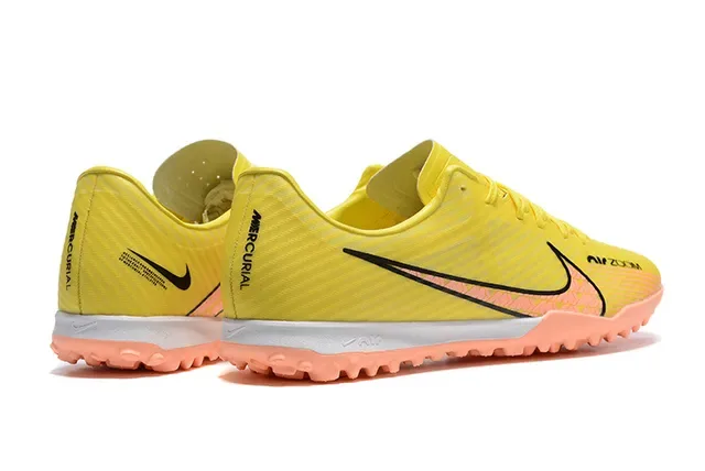 Nike Chaussures de football turf jaune orange synthétique à coupe basse texture côtelée 5