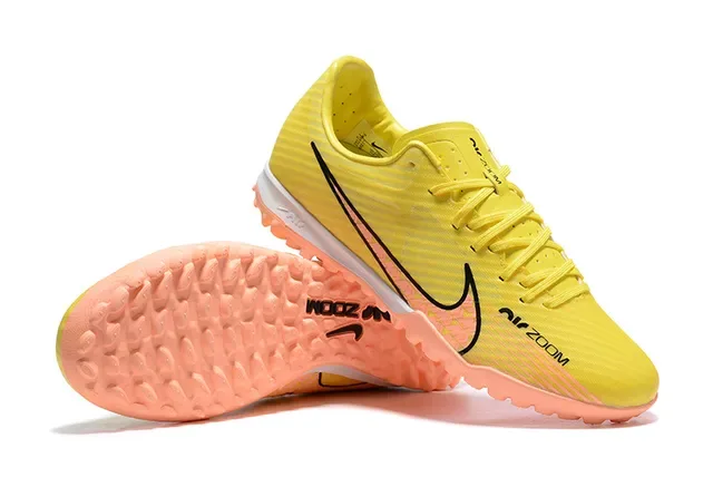 Nike Chaussures de football turf jaune orange synthétique à coupe basse texture côtelée 6