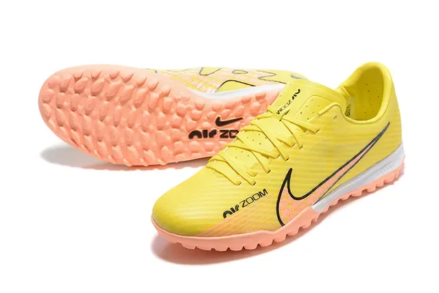 Nike Chaussures de football turf jaune orange synthétique à coupe basse texture côtelée 7
