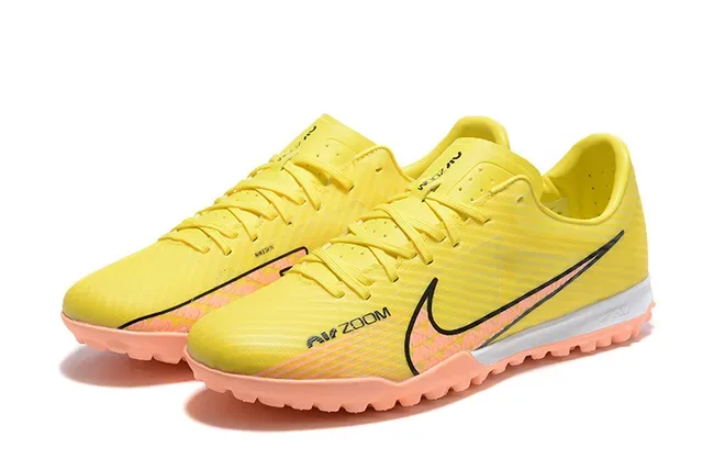 Nike Chaussures de football turf jaune orange synthétique à coupe basse texture côtelée 8