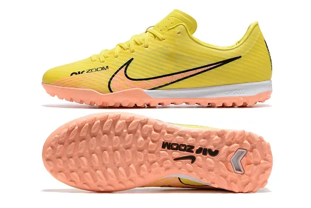 Nike Chaussures de football turf jaune orange synthétique à coupe basse texture côtelée 9