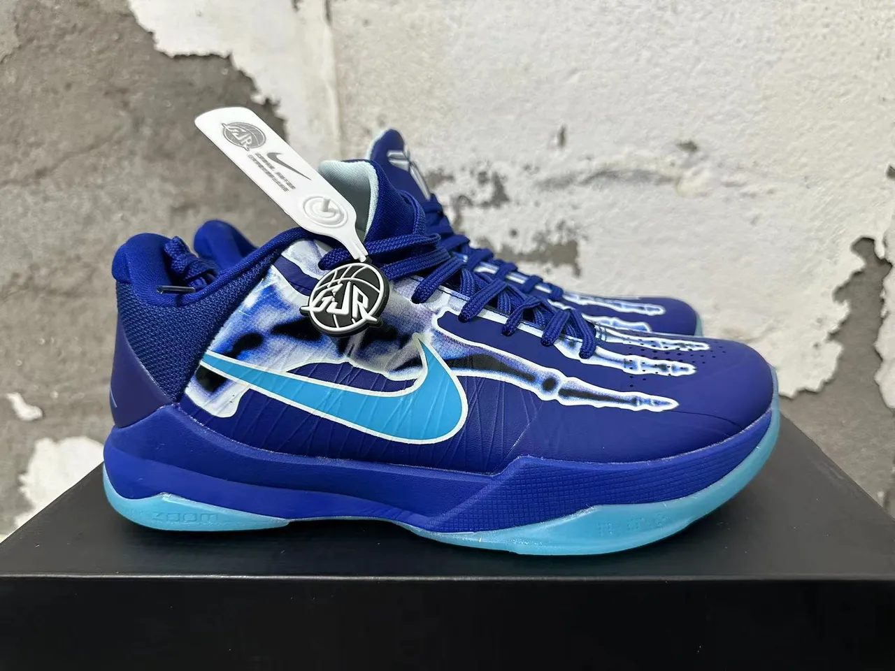 Nike Zoom Kobe V Blue X-Ray Skeletal Sapatos de Basquete 4
