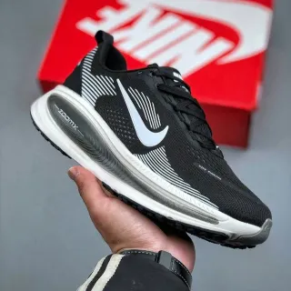 Nike ZoomX Negro y Blanco Upper de Malla Engineered Superposición Dinámica a Rayas Zapatos de Running