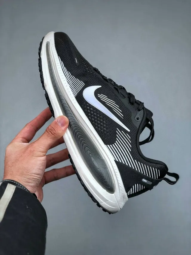 Nike ZoomX Black White Engineered Mesh Upper Dynamic Striped Overlay Running Shoes 2
