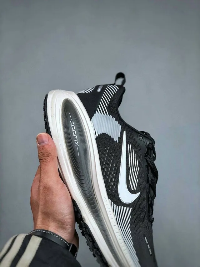 Nike ZoomX Black White Engineered Mesh Upper Dynamic Striped Overlay Running Shoes 3