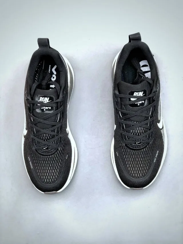 Nike ZoomX Black White Engineered Mesh Upper Dynamic Striped Overlay Running Shoes 8
