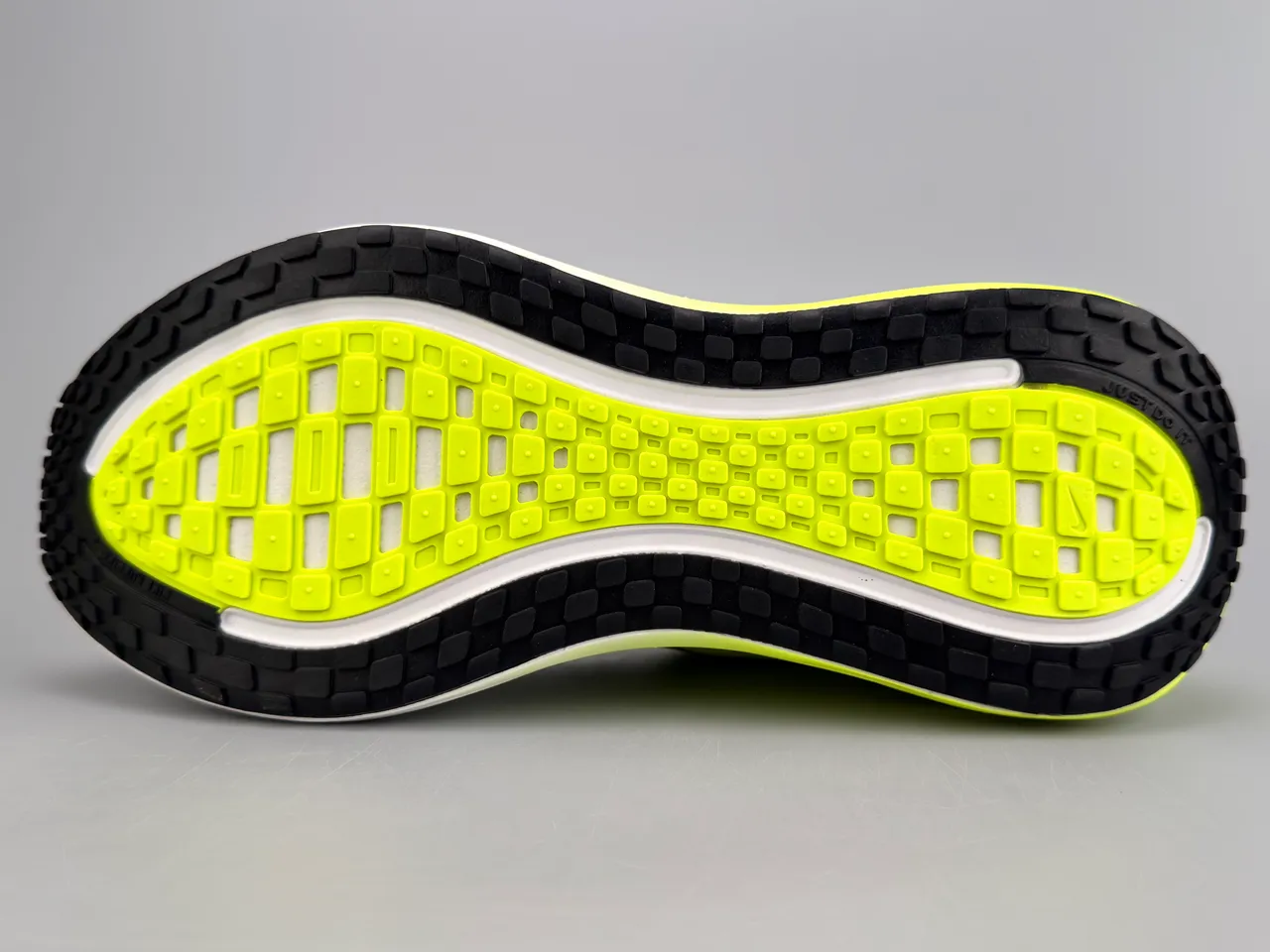 Nike ZoomX Invincible Run Neon Yellow White tênis de corrida 8