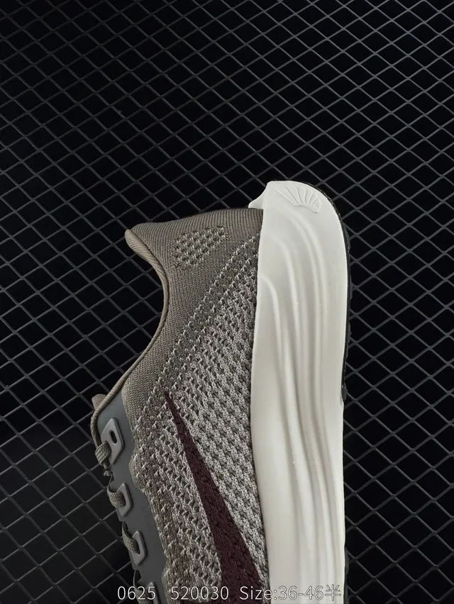 Nike ZoomX Cinza Claro e Borgonha Tênis de Corrida 2