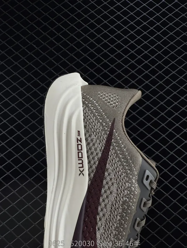 Nike ZoomX Cinza Claro e Borgonha Tênis de Corrida 3