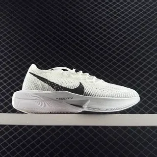 Nike ZoomX Blanco Negro Parte superior de malla ingenieril Cordones asimétricos Zapatillas de correr