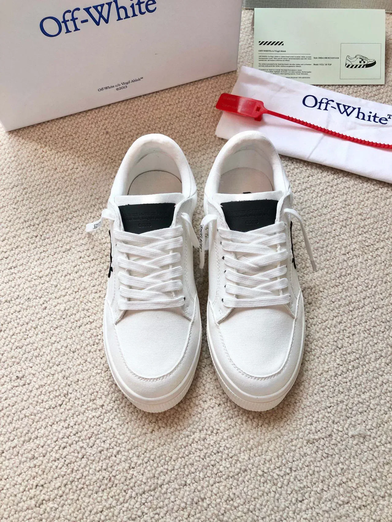 Off-White Sneakers Lifestyle en Toile Noire à Silhouette Basse 3