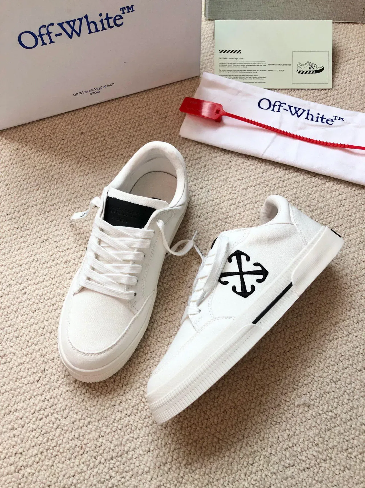 Off-White Sneakers Lifestyle en Toile Noire à Silhouette Basse 7