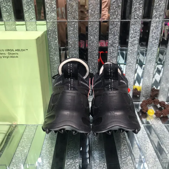 Off-White Industrial Runner Noir Gris Rouge Baskets avec semelle épaisse 3