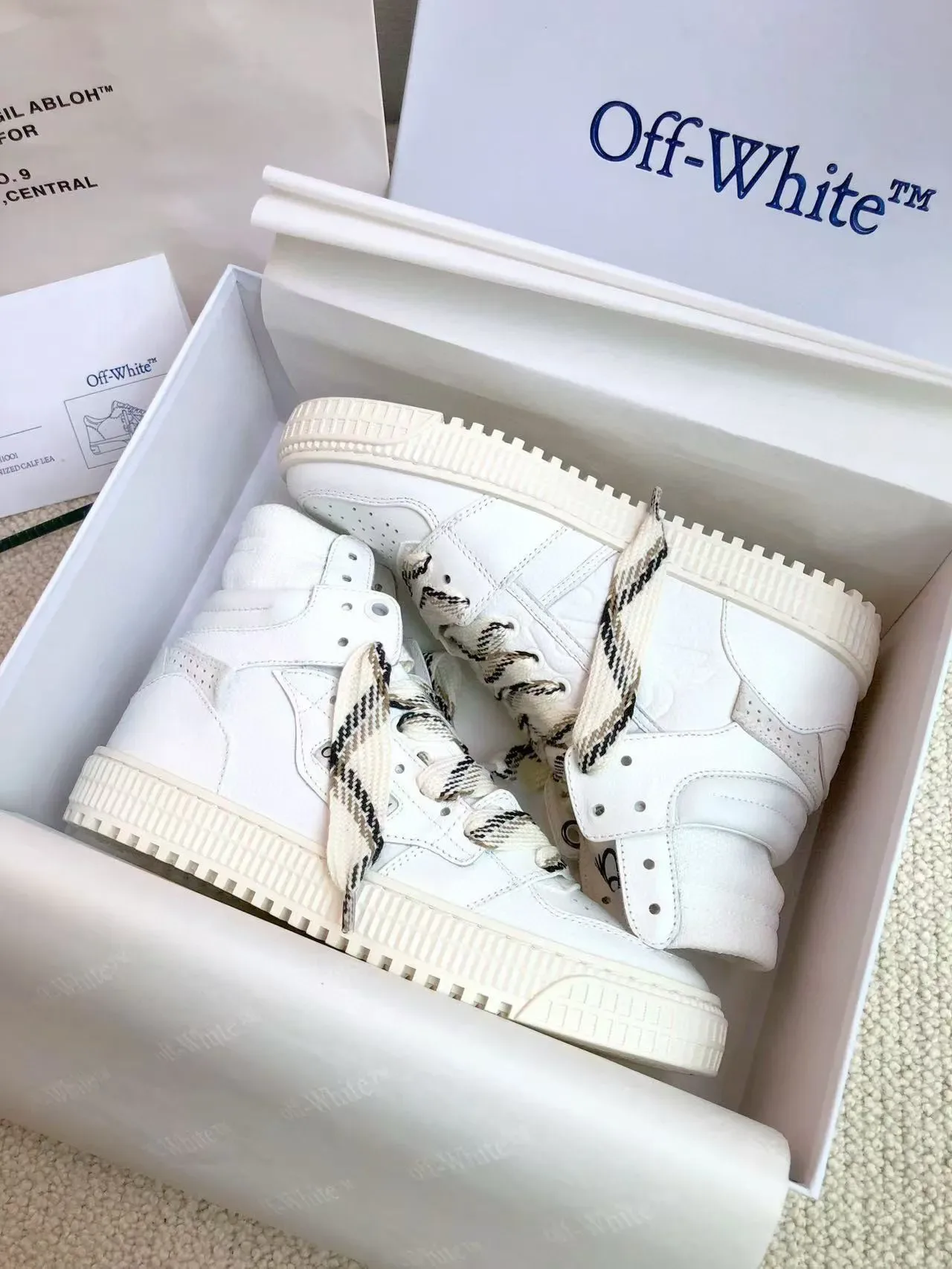 Off-White Chaussures Lifestyle en Cuir Multicolore Hautes 2