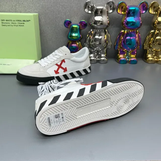 Off-White Chaussures Lifestyle en Daim Rouge avec Logo Flèche Diagonal 2