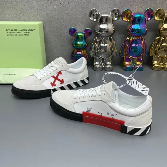 Off-White Chaussures Lifestyle en Daim Rouge avec Logo Flèche Diagonal 5