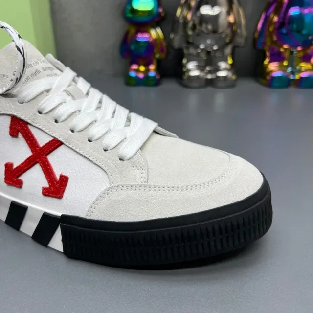 Off-White Chaussures Lifestyle en Daim Rouge avec Logo Flèche Diagonal 7