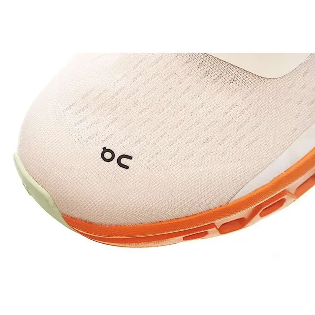 On Cloudmonster Orange and Cream حذاء رياضي أسلوب حياة 4