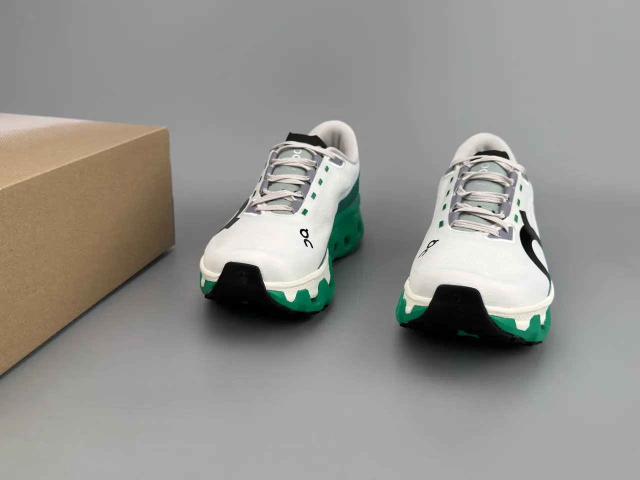 On White Green Engineered Podded Midsole Breathable Mesh Upper Running Shoes 3