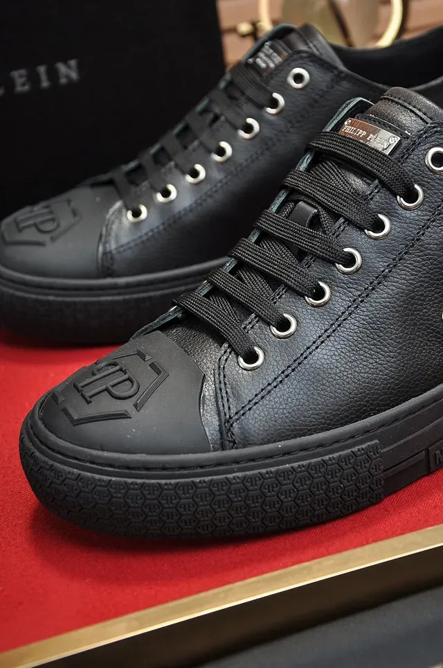 Philipp Plein Tênis Lifestyle de Couro Preto com Monograma Embossado 3