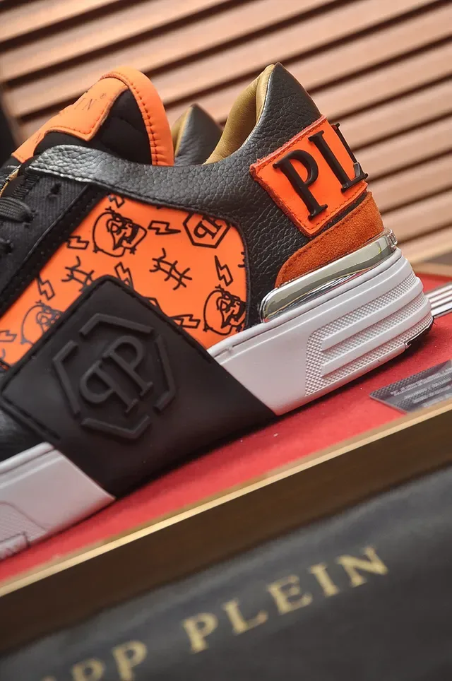 Philipp Plein Sneakers Chunky Noires et Orange Low-Top en Cuir Patenté et Mélange Texturé 2