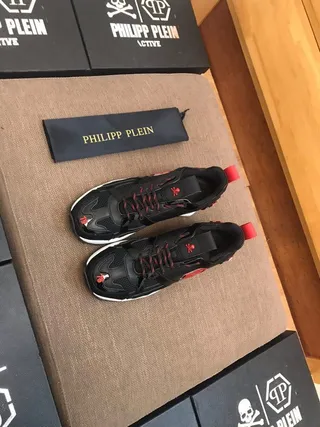 Philipp Plein أسود أحمر سيليوهيت شبكة وتراكب اصطناعي أحذية رياضية كبيرة 2