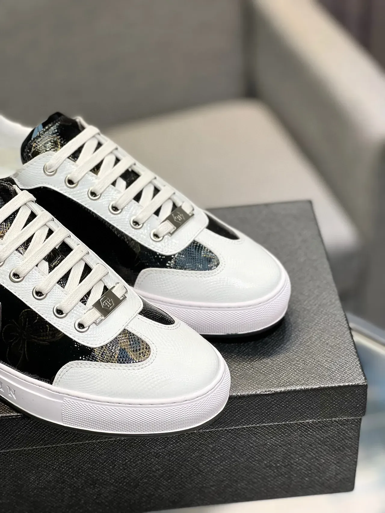 Philipp Plein أسود أبيض جلد مصقول أعلى لوحات متناقضة أحذية أسلوب حياة 9