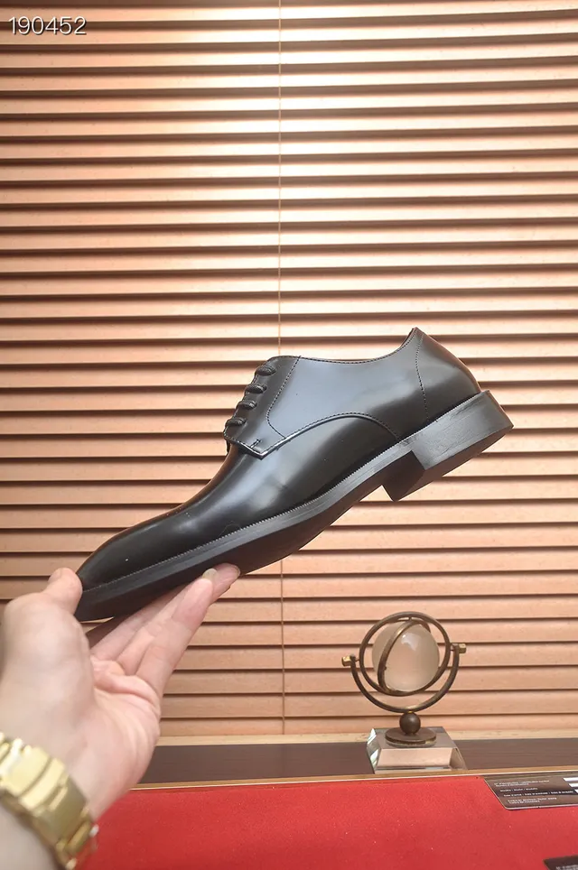 Prada Sapatos Oxford Preto Polido Cap-Toe 7
