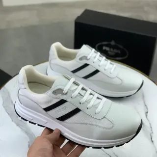 Prada Cloudbust Blanc Et Noir Cuir Et Maille Avec Détail De Rayure Diagonale Sneakers Lifestyle