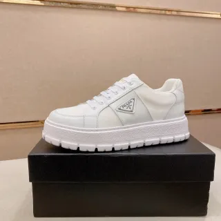 Prada Cloudbust सफेद लेदर-पैनल्ड प्लेटफॉर्म सोल चंकी स्नीकर्स