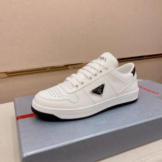 Prada Cloudbust Sneakers Lifestyle Blancs en Cuir Perforés à la Pointe