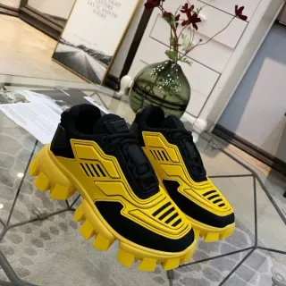 برادا كلاودباست سنيكرز صفراء وأسود ثقيلة