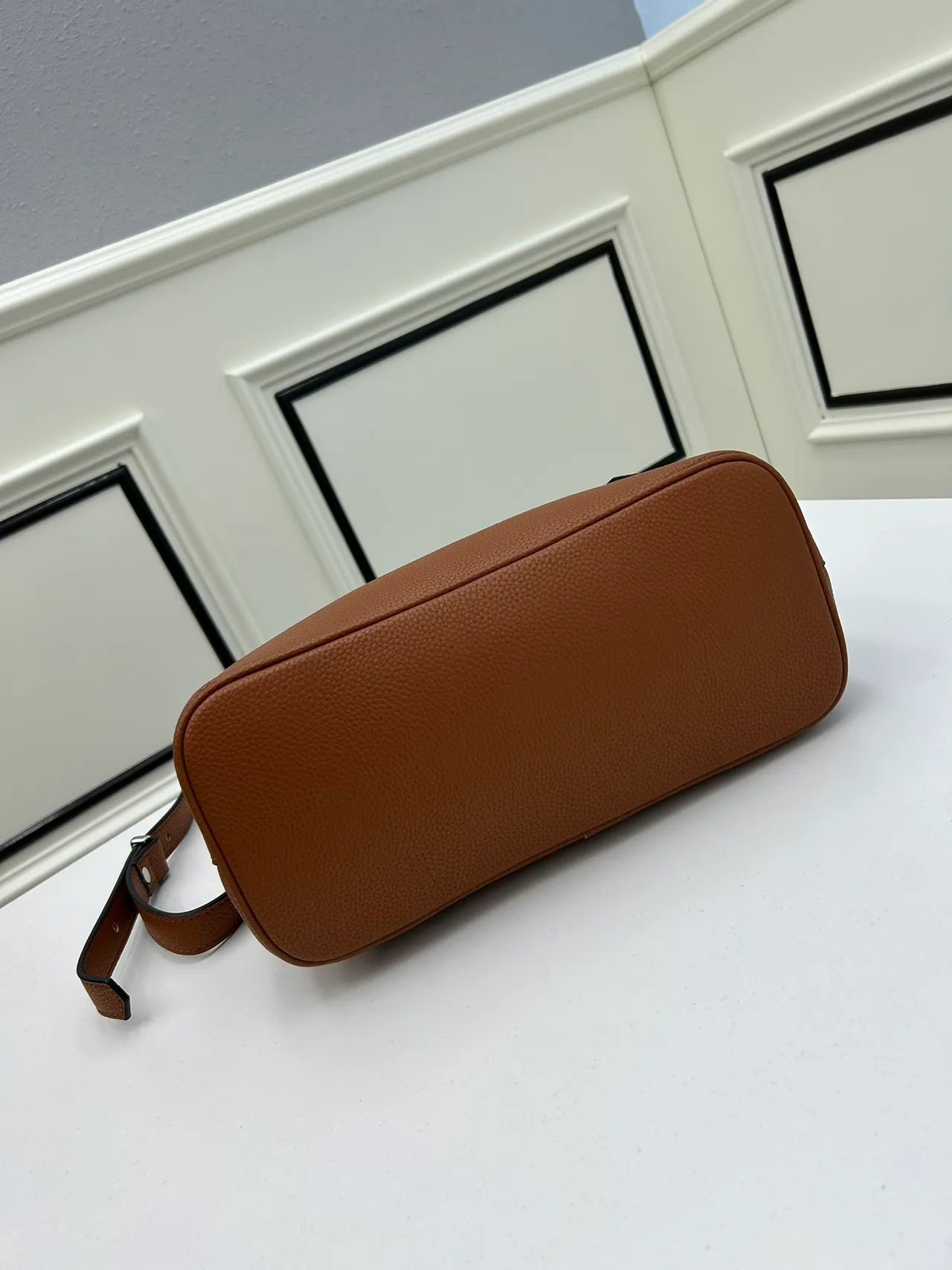 Prada Galleria বাদামী পেবল্ড লেদার টপ-হ্যান্ডল টোট ব্যাগ 4