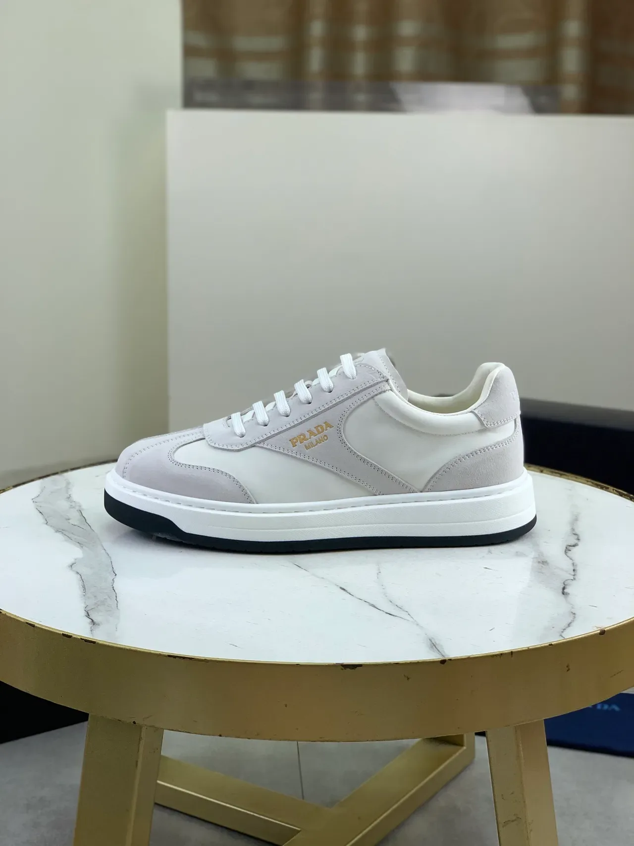 Prada Sneakers Lifestyle Gris Blanc Bas en Daim et Cuir Panelés 5