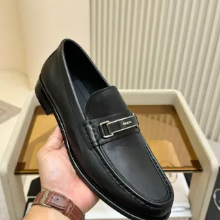 Prada Horsebit Loafer en cuir noir