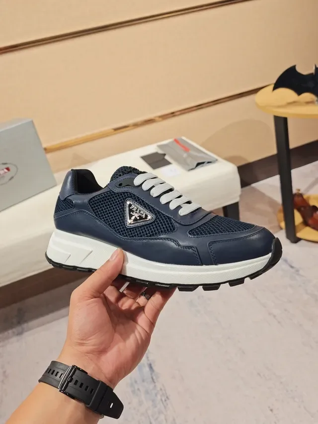 Prada Re-Nylon Runner Bleu Marine Cuir Maille Sneakers Lifestyle 4