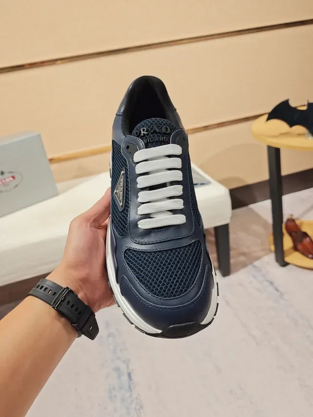 Prada Re-Nylon Runner Bleu Marine Cuir Maille Sneakers Lifestyle 5