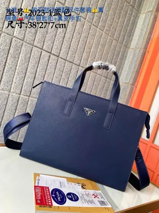 Prada Re-Nylon Tote Navy Silhouette Structurée Rectangulaire Aspect Cuir Texturisé Saffiano Sac Tote 5