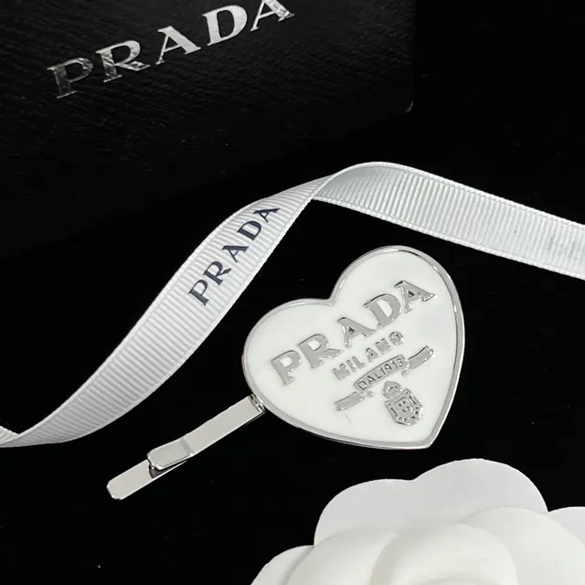 Prada Triangle Logo Preto Dourado Broche Triangular Esmalte Metal 4