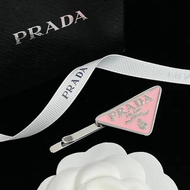 Prada Triangle Logo Preto Dourado Broche Triangular Esmalte Metal 5