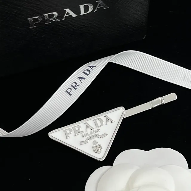 Prada Triangle Logo Preto Dourado Broche Triangular Esmalte Metal 8