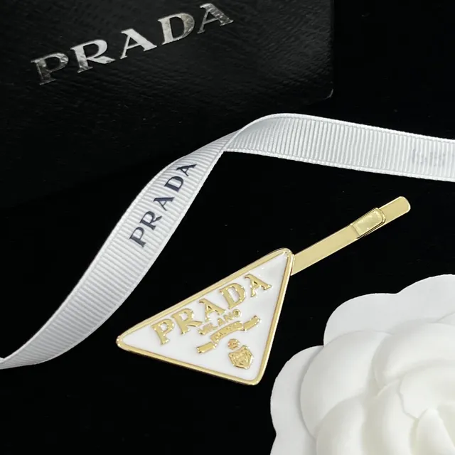 Prada Triangle Logo Preto Dourado Broche Triangular Esmalte Metal 9