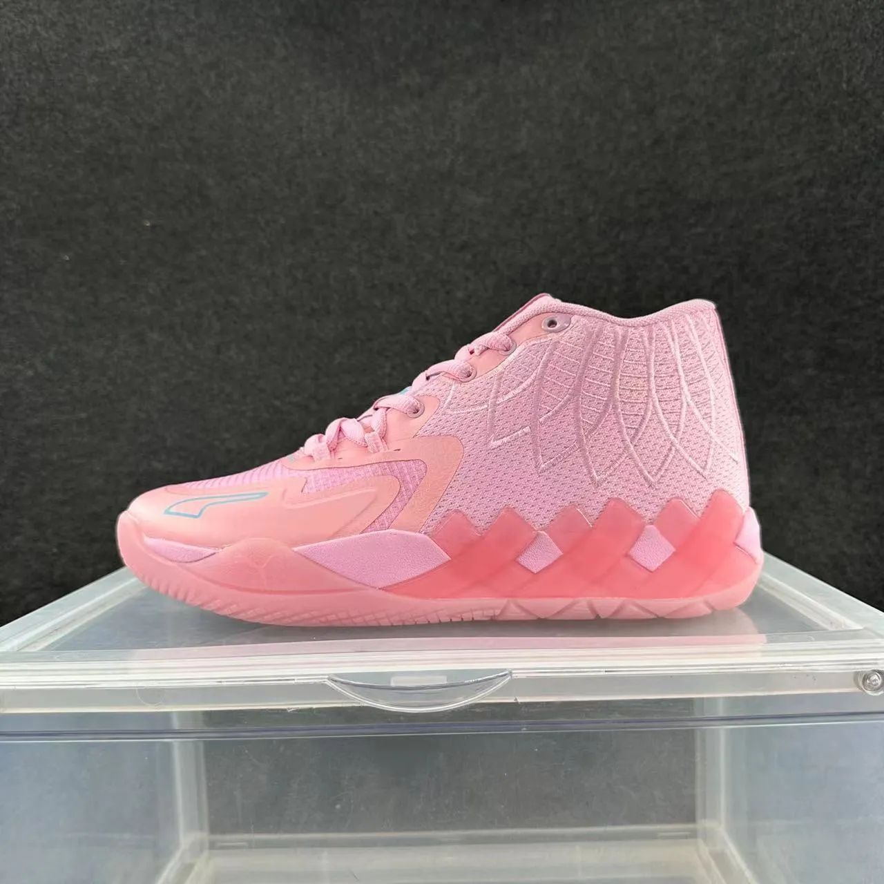 Puma MB.02 Chaussures de Basket à Tige Haute Rose 2