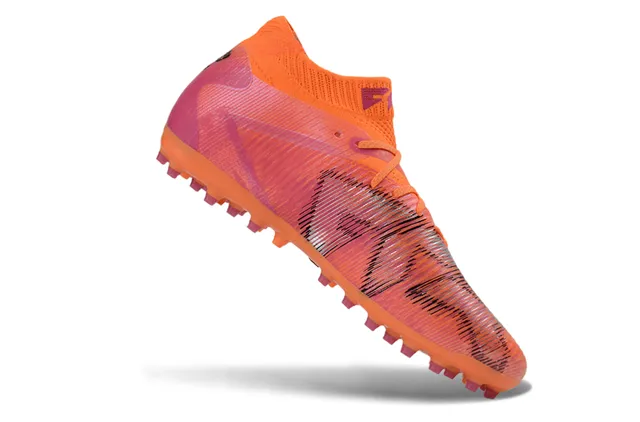 Puma Chaussures de soccer à gazon artificiel orange rose, col tricoté à côtes, empaumure synthétique sur le forefoot, coupe haute 2